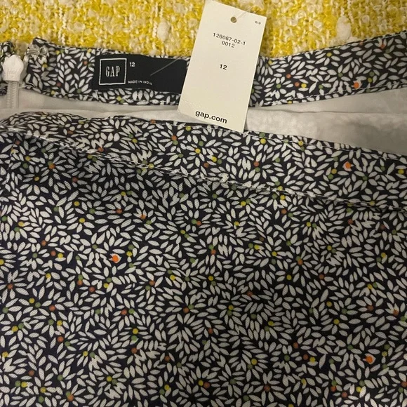 Elegant Black and White Patterned Skirt - Picture 3 of 10